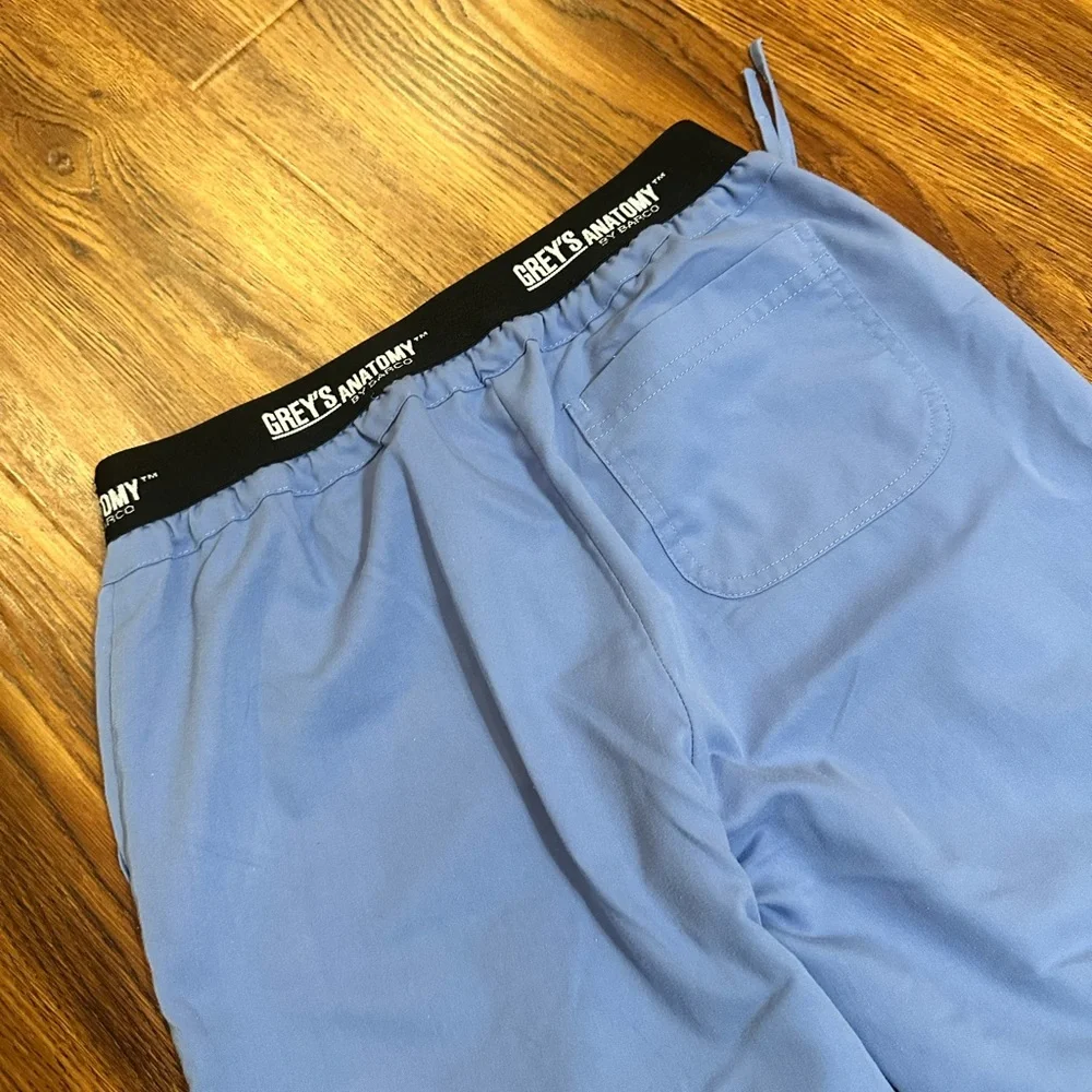 Classic Grey’s Anatomy Scrubs - Picture 9 of 11
